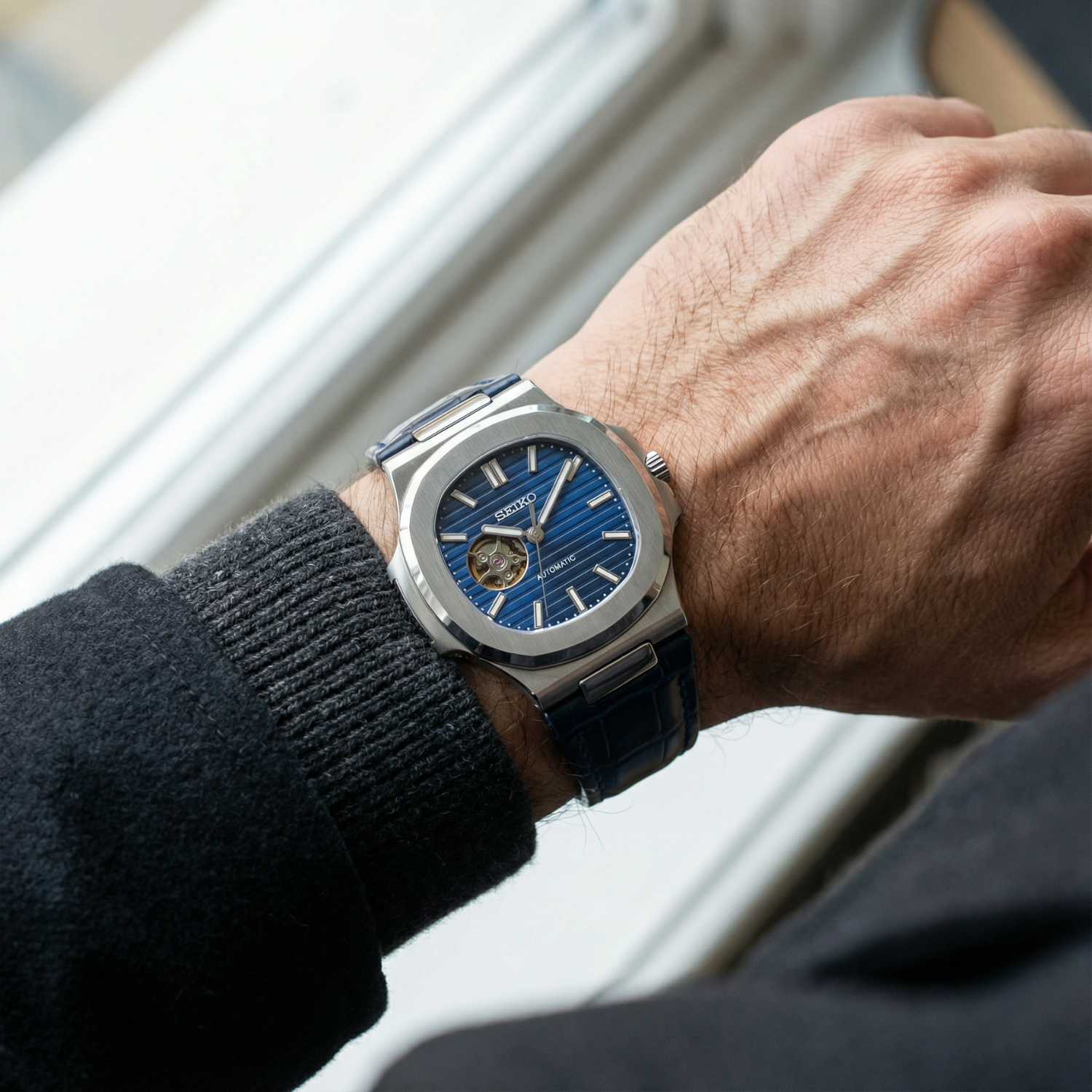 Nautiko - Blue Leather Open Movement