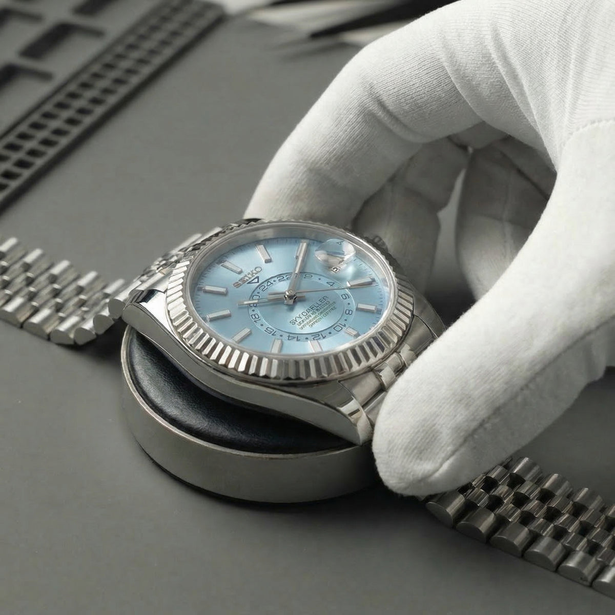 Dial & case fitting